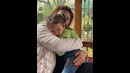 Мари плачет потому что верблюда нельзя забрать домой