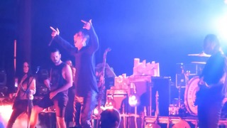Motionless In White – One Step Closer (Chester Bennington Tribute) LIVE 7/21/17