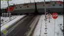 Подборка аварий на переезде.(18+)