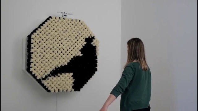 Меховое зеркало / PomPom Mirror
