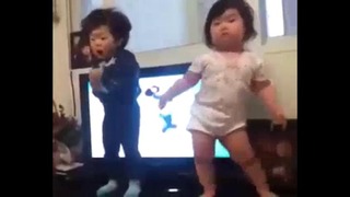 Танец малышей