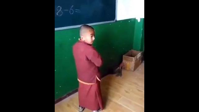 Shu bola tochni qizl diplomga btiradi:0