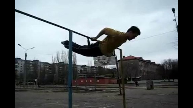 Турник. Горизонтальный упор из под турника