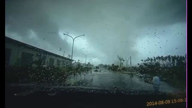 Мощный торнадо в Тайване