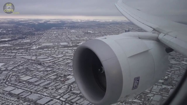 Снежные завихрения от реверса Боинга 787 при посадке