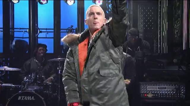 Eminem – Berzerk (Live on SNL)