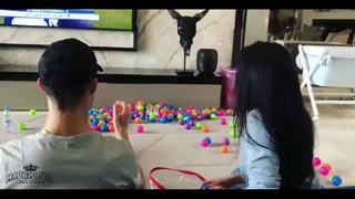 Криштиану Роналду и его девушка играют в семейные игры