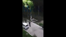 Люди с оружием во дворе Узбекистан