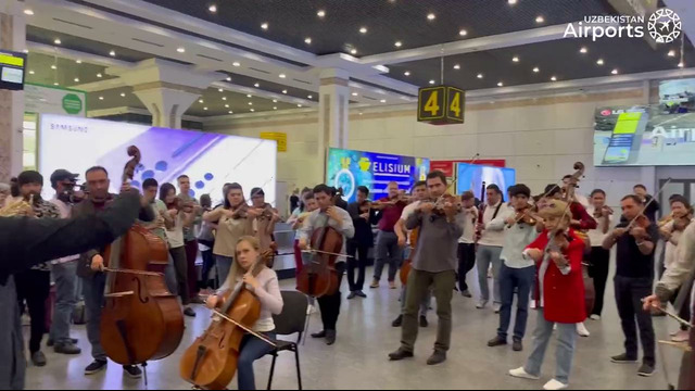 Впервые в аэропорту Ташкента прошел оперный флешмоб
