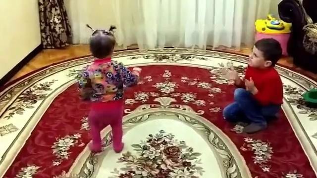 Дети танцуют Лезгинку! Это надо видеть