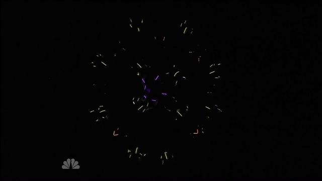 Танец в светящихся костюмах HD