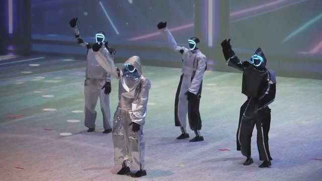 Роботы танцуют под K-pop: в Сеуле открыли новый развлекательный парк