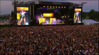 Rihanna – What’s My Name (Live In V Festival 2011)