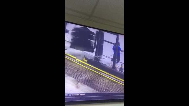Работника автомойки намотало на щётку. С ним всё хорошо, просто невезучий