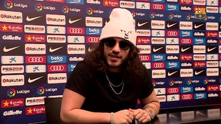 The rapper Russ visits the Camp Nou