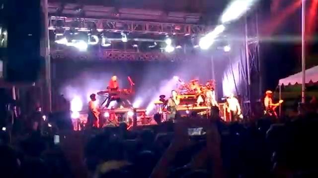 Linkin Park – Wastelands (Live / World Premiere at KFMA Day 2014)