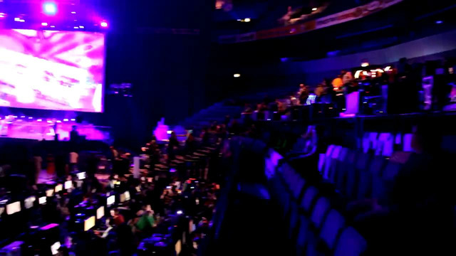 Jeroen Tel – Robocop 3 live at Assembly