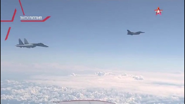Истребитель Су-27 отгоняет F-16 НАТО от самолета Шойгу- эксклюзивные кадры