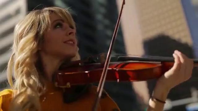 Lindsey Stirling – Angels We Have Heard on High (Official Video)