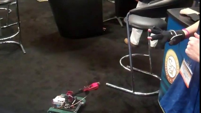 Управление роботом движением руки