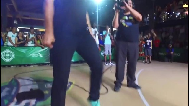 Это видео взорвало интернет! Парень порвал профи)