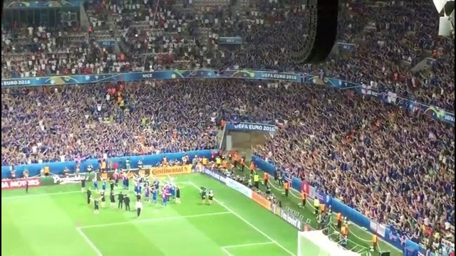 Фанаты Исландии после матча Англия – Исландия