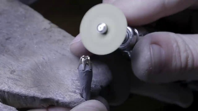 Превращение двух шестигранных гаек в бриллиантовое кольцо в 1 карат