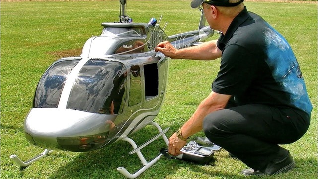 Гигантская радиоуправляемая модель вертолёта BELL-206