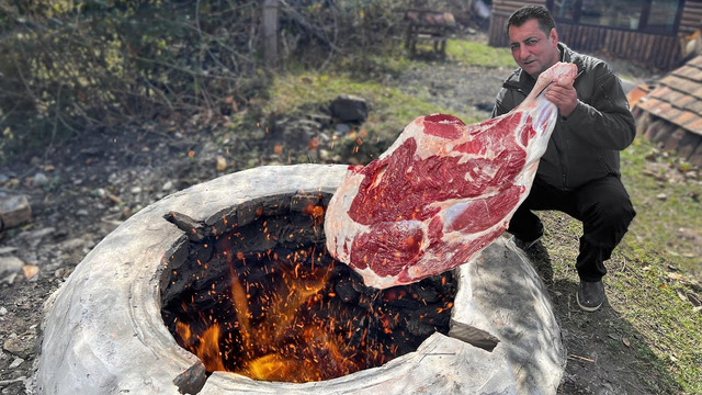 Огромная говяжья нога весом 20 кг! Мясное блюдо для всей деревни