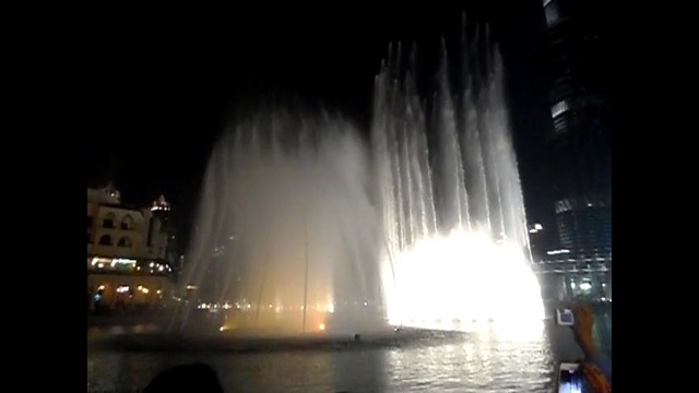 Дубай-танцующие фонтаны