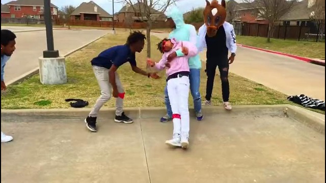 Lil Nas X – Old Town Road (I Got The Horses In The Back)