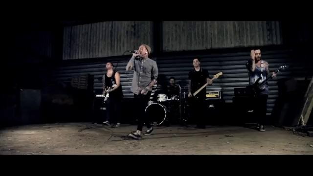 Heart In Hand – Life Goes On… (Official music video)