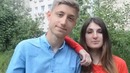 Как взять девушку за руку