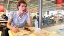Пародия на IKEA в стиле фильма «Гравитация»