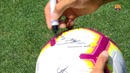 Arturo Vidal touches the ball for the first time as a Barça player