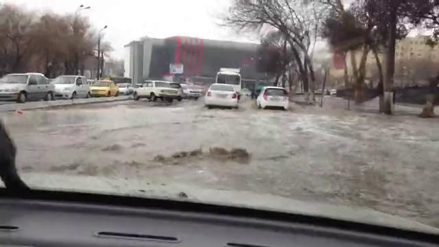 Дождь в Ташкенте, потоп на Юнусабаде