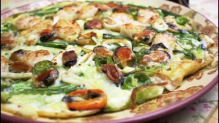 Korean Food: Seafood and Green onion Pancake (해물 파전)