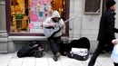 Красивый голос уличного музыканта