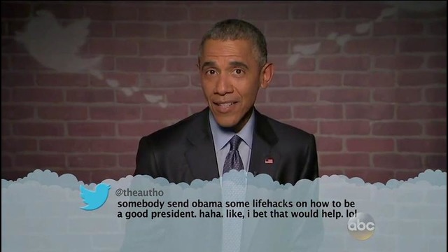 Барак Обама читает злые твиты о себе