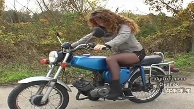 Девушки и Кикстартер на Мотоцикле