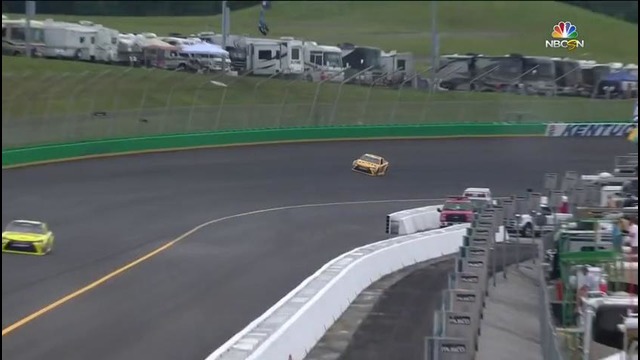 Этот суровый NASCAR сэйв на 270 км/ч