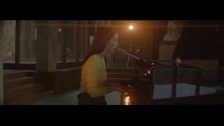 Sigrid – Mirror (by The Piano)