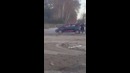 В Чиланзаре девушка угощает строителей хот-догами