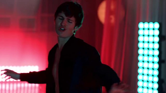 Ansel Elgort – Thief