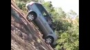 Range Rover – Подъём и Спуск по склону почти 90 градусов