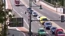 Глухой водитель не пропускает пожарных