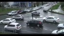 Сотрудник ДПС пытается остановить свадебный кортеж