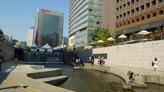 Южная Корея. Сеул. Ручей Чхонгечхон