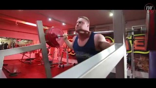 Krzysztof Radzikowski – присед 370 кг без экипировки – тренировка ног