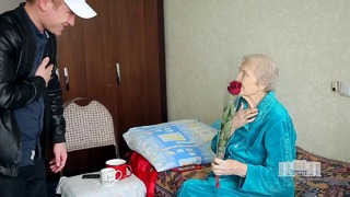 Жительниц дома престарелых поздравили с праздником 8-марта